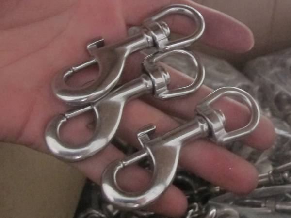Three Stainless steel 316 swiveleye bolt snap hook in a hand.